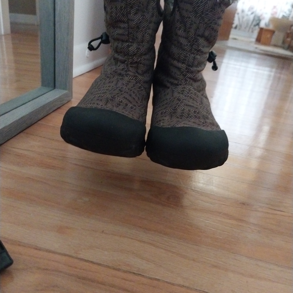 BOGS Brown Patterned Winter Boots - image 5